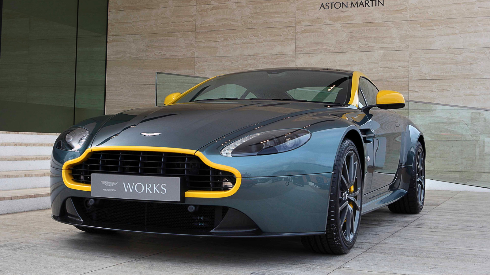 Aston Martin 30