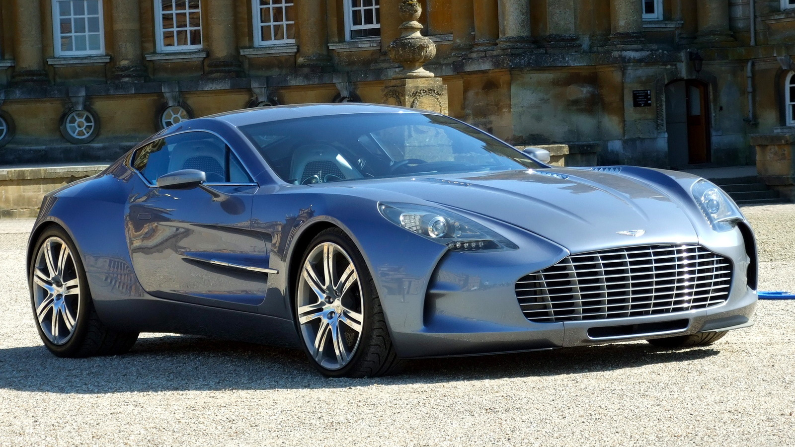 Photoshoot Aston Martin One 77